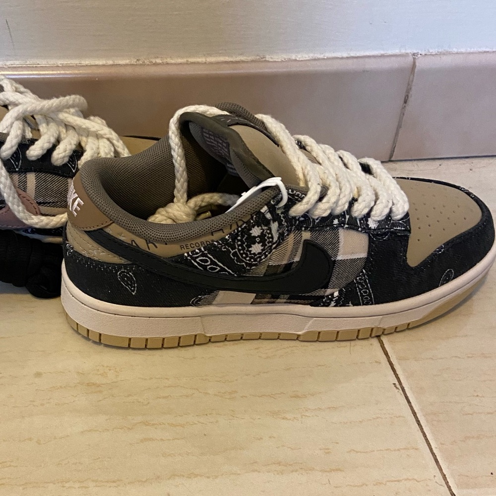 Travis Scott x dunk lows Nike brand new